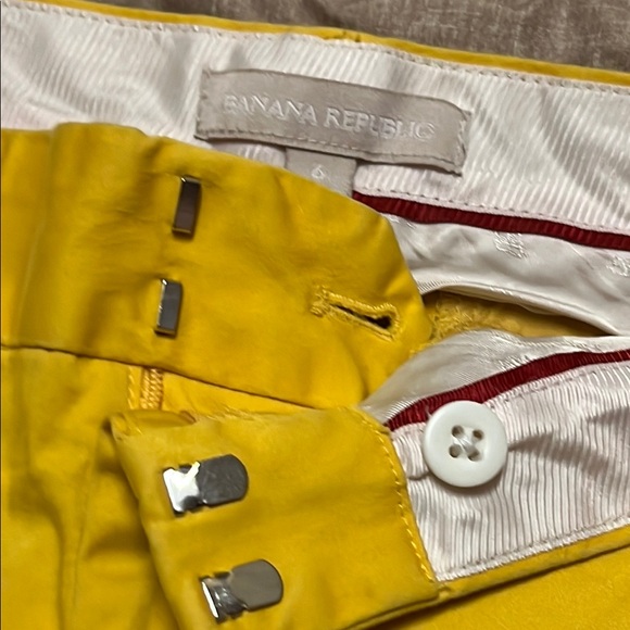 Banana Republic Yellow Bermuda Shorts Cotton Blend - Picture 3 of 13